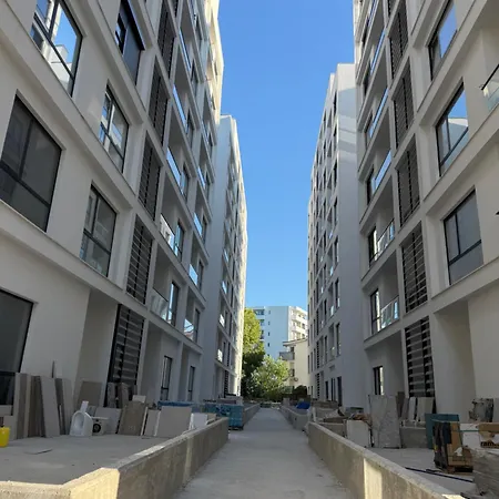 Liburna * Golem (Tirana)